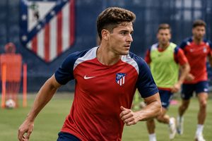 Julián Álvarez volta aos treinos do Atlético de Madrid enquanto futuro segue indefinido